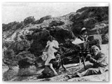 1918 - Renato Fucini 75enne sulla spiaggia sotto la villa 'La cuccetta' che sovrasta la scogliera. Morir a Empoli 3 anni dopo. 