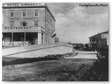 1905 - L'Hotel Simonetti oggi palazzo Ginori, visto da chi proveniva da Livorno con la Casa Rossa sulla destra.