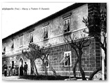 1911 - La trattoria Faccenda, oggi 'Nonna Isola'. La nonna Isola  la signora col bambino in braccio.