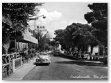 Anni '50 - L'Aurelia a Portovecchio davanti al bar Faccenda