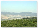 La vallata a est con il lago di S.Luce