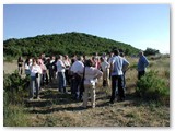 Spiegazione prima di salire su monte Carvoli.