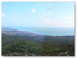 Vista panoramica dai 378 m. del Poggio Pelato che abbraccia dalle Serre di Castelnuovo M.dia girando verso sud fino al Romito  

