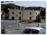Raduno al Centro Martelli in piazza della Vittoria a Castiglioncello e partenza dalla scalinata a sinistra verso le Spianate
