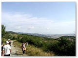 La strada  ora pi stretta, ma sempre facilmente transitabile.
