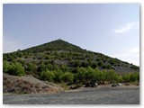 Ancora avanti verso il belvedere, il piazzale alla base del poggio.
