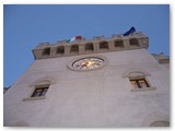 Fattoria Arcivescovile - Il frontone con il nuovo orologio    (Foto G.Zanoboni)