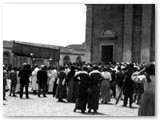 Il baldacchino della chiesa in una rara foto dei primi del '900  (Arch. Piero Santi)