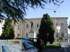 Piazza_carducci.jpg (52905 byte)