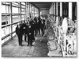 1963 - Il Ministro dell'Industria Giuseppe Togni e l'On. Giovanni Gronchi visitano la sala celle all'Aniene, in occasione della cerimonia per i 100 anni del Gruppo e 50 in Italia (vedi a parte).