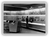 1964 - Impianto Clorometani. Una sala controllo gi strutturata modernamente. Il conduttore  Renzo Montagnani (1922/2007).