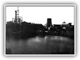 1975 - Il laghetto dell'Aniene. A sx l'impianto trielina con alla sommit (65 m.) la torcia acetilene del CK in caso di arresto del consumo. A dx l'impianto Cloro Liquido.