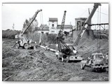 1972 - Montaggio nuove tubazioni per la salamoia lungo la strada SR68 per Volterra