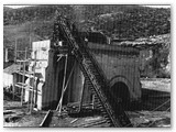 1917 - Il trituratore del calcare prima del carico sui carrelli della teleferica
