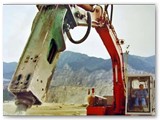 1982 - Mezzi meccanici frantumano i pezzi pi grandi