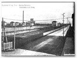 1920 - L'Aurelia al passaggio a livello. A sx le prime case Solvay, pi avanti la stazione in funzione dal 1916