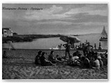1935 - Spiaggia futuri Bagni Liana - Il costume  ancora poco diffuso fra grandi e piccini.