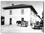 1940 - La Dispensa Viveri n2 poi Spaccio Aziendale ai 'Palazzoni'. Il barroccio  dello spazzino.