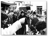 1970 - Il mercato del lunedi in Piazza Monte alla Rena