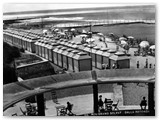1960 - La doppia fila di cabine lungo la spiaggia