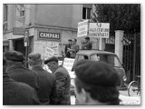 1969 - Manifestazione dei pensionati in piazza della Repubblica sotto la sede del PCI