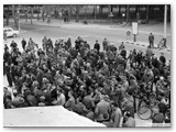 1969 - Manifestazione dei pensionati in piazza della Repubblica sotto la sede del PCI