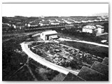 1932 - Dal raccordo ferroviario, l'ospedale con dietro i palazzoni lato mare
