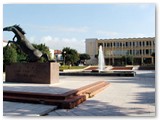 Il  il monumento ai Caduti opera di Rolando Filidei.