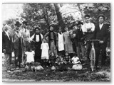 1914 - Il secondo da sx  Dardo Dardini (sindaco nel'44), il terzo Menotti Saggini, in bici Leone Bernini.