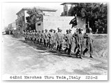 1944 - Arrivano gli americani - Il 442 marcia attraverso Vada, Italia (Per gentile concessione del sig. Gabriele Biagi-Castellina M.ma, che ringraziamo)