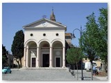 La facciata della chiesa