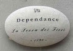 dependance_1.jpg (270740 byte)