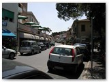 Via Fucini, centro acquisti, ripresa dal Largo Mastroianni