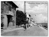 1930 - Davanti alla Casa del Fascio