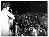 1 maggio 1973 - Manifestazione antifascista. Concerto folk canta Giovanni Marini.