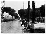 Bambini che attraversano l'Aurelia anni '60