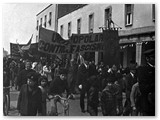 25 aprile 1974 - 30 della Resistenza e della Liberazione. Ritrovo in P.za Risorgimento.