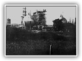 1975 - Impianto Clorometani. In primo piano le due riserve sferiche ex cloruro di vinile, passate a idrogeno dopo la chiusura dell'impianto vinile nel 1979.