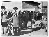1974 - Lunghe file per intere giornate per fare rifornimento di cherosene
