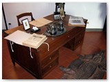 Fondo Pietro Gori nelle sale del Museo Civico di Rosignano dal 7 ottobre 1995-La scrivania.